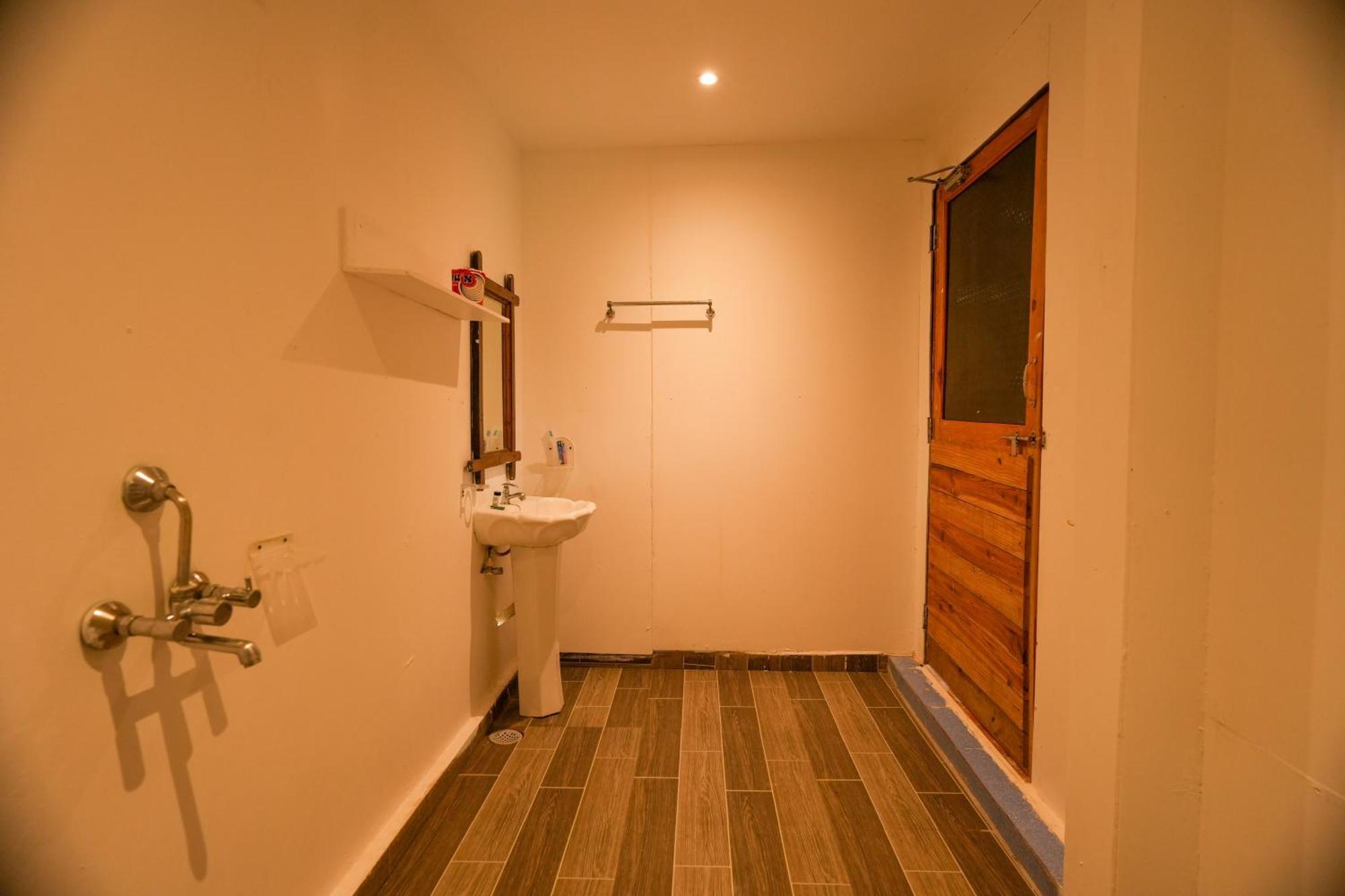 אגונדה Om Sai Beach Resort מראה חיצוני תמונה