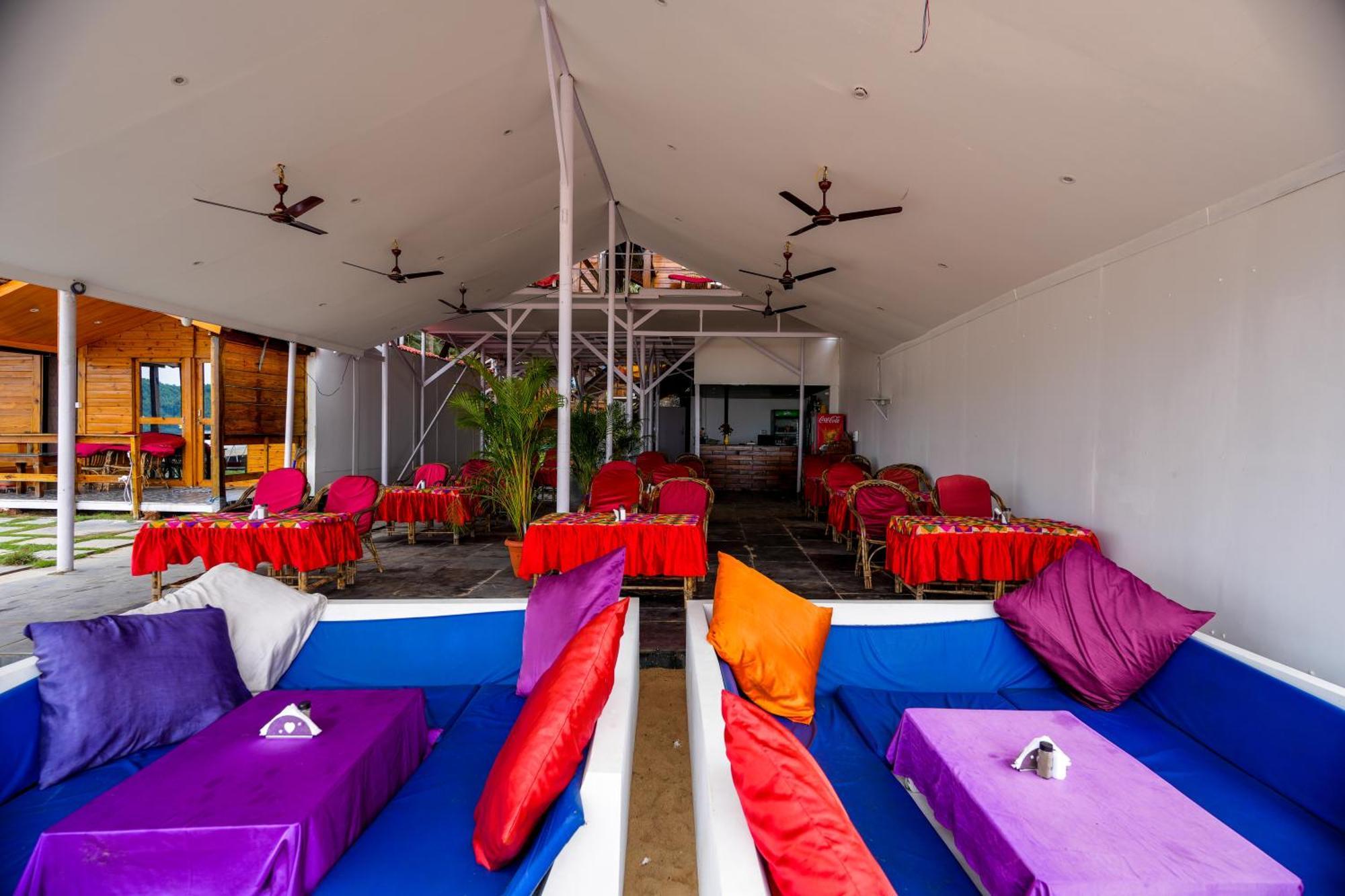 אגונדה Om Sai Beach Resort מראה חיצוני תמונה