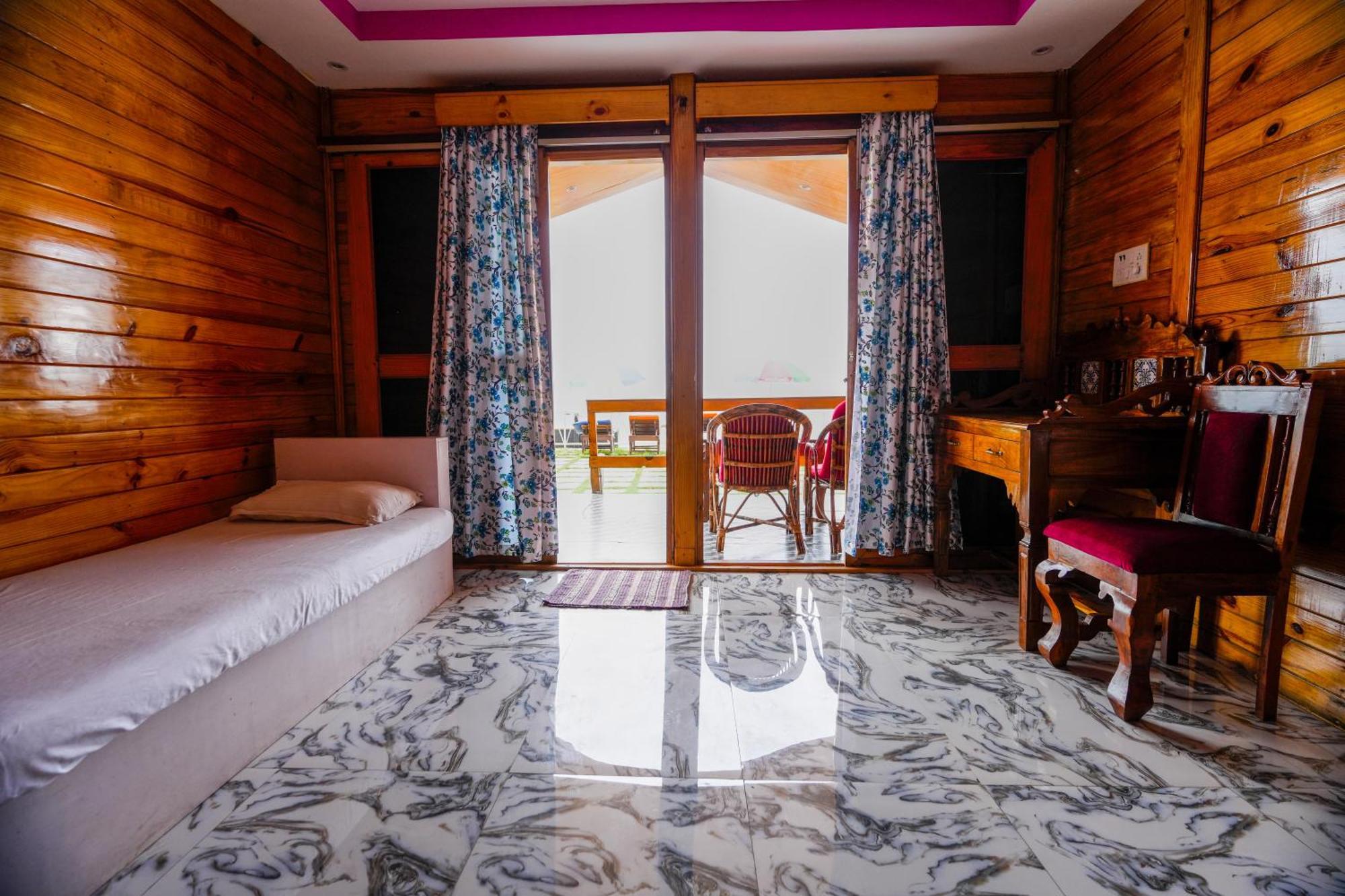 אגונדה Om Sai Beach Resort מראה חיצוני תמונה