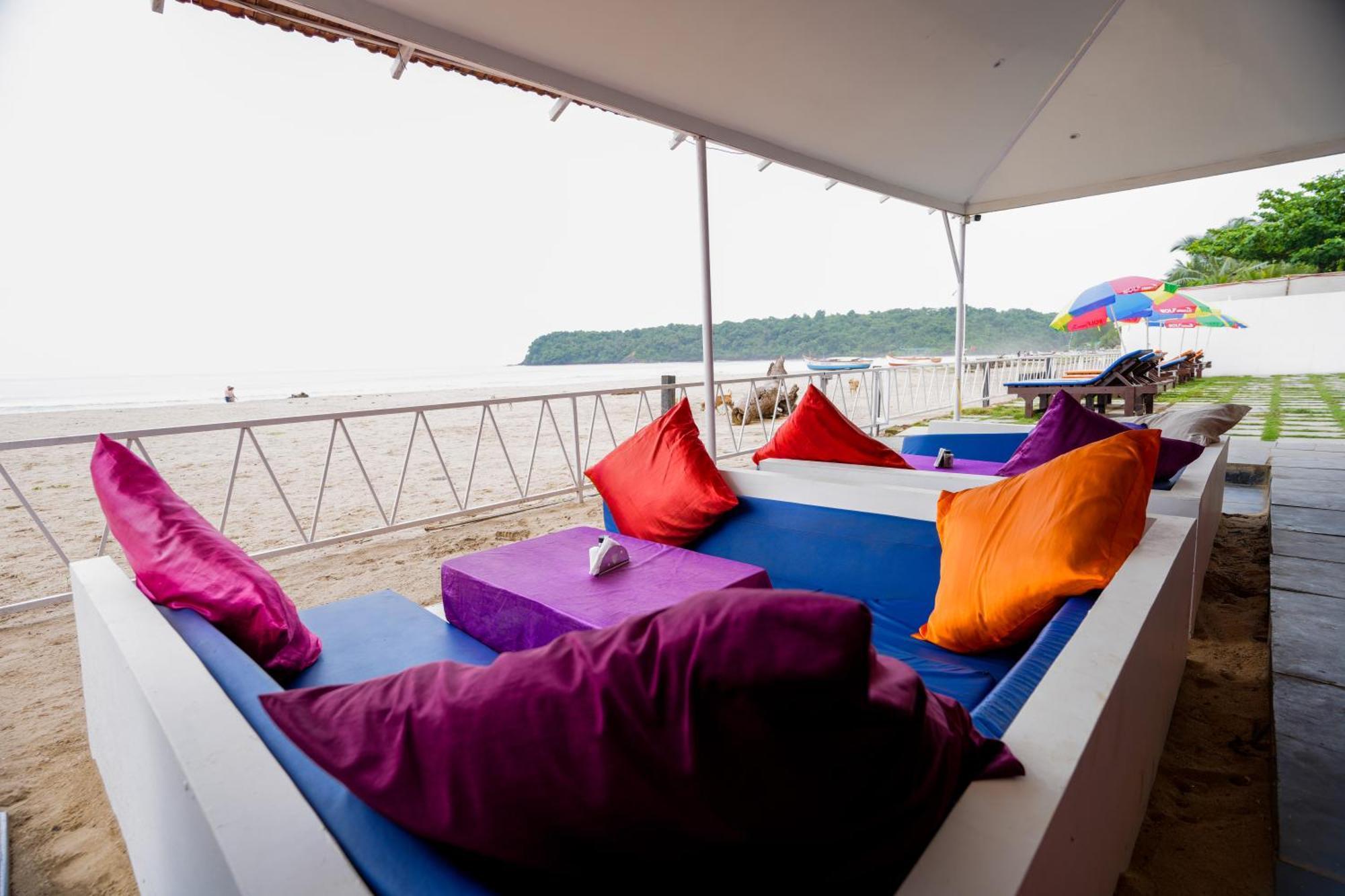 אגונדה Om Sai Beach Resort מראה חיצוני תמונה